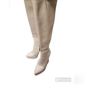 White knee high lamoda boots